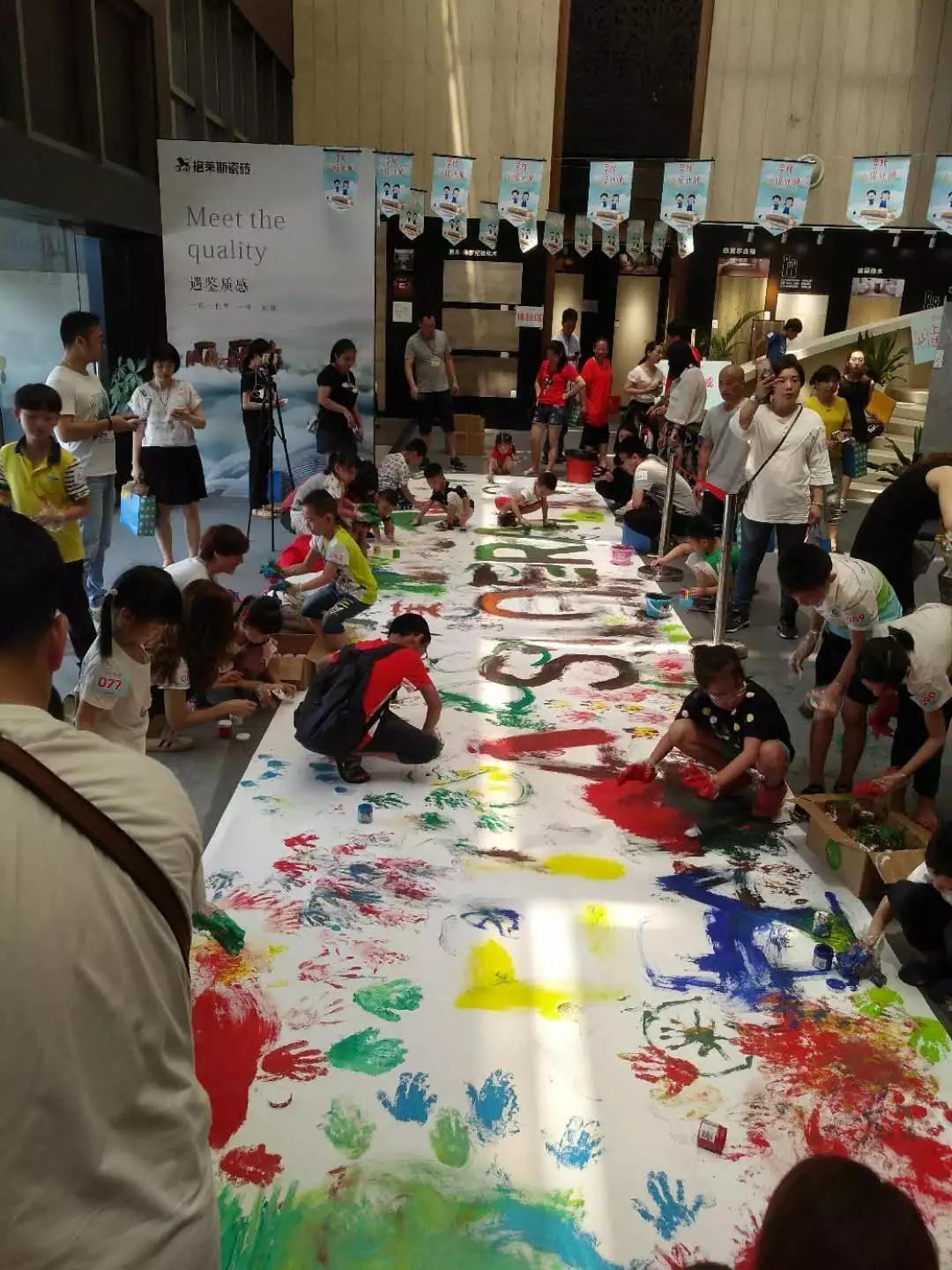 集體手印創作環節 (1).jpg